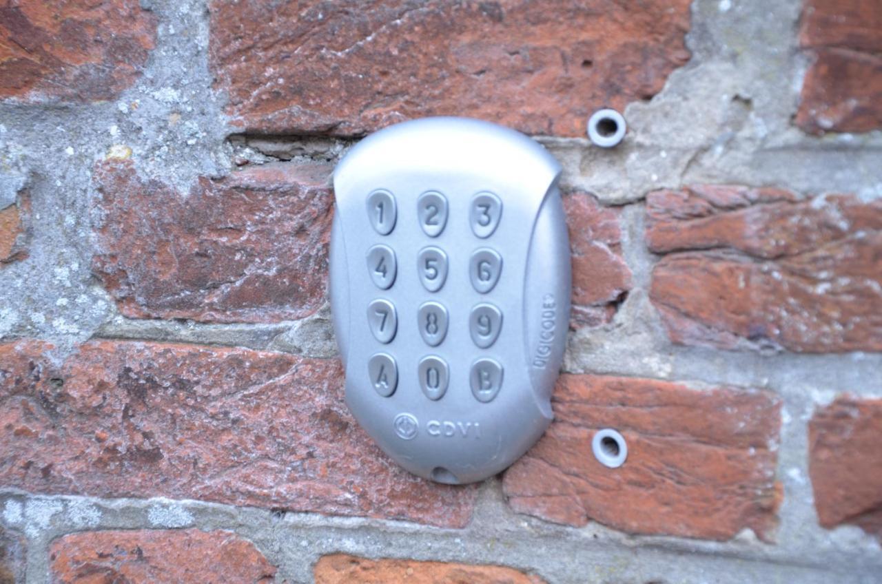 Apartment Sariks Place Brujas Exterior foto